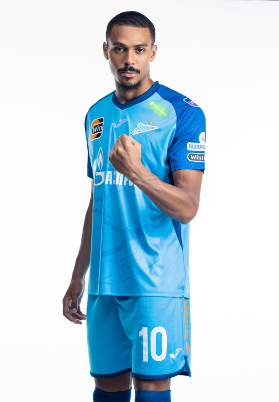 Фотосессия сезона 2023/24: нападающий Вильсон Изидор