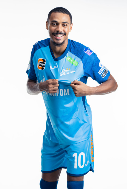 Фотосессия сезона 2023/24: нападающий Вильсон Изидор