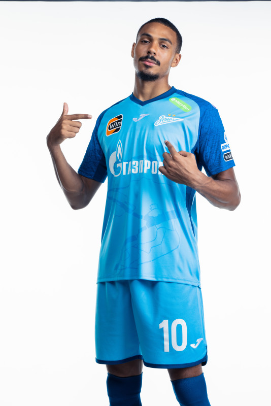 Фотосессия сезона 2023/24: нападающий Вильсон Изидор