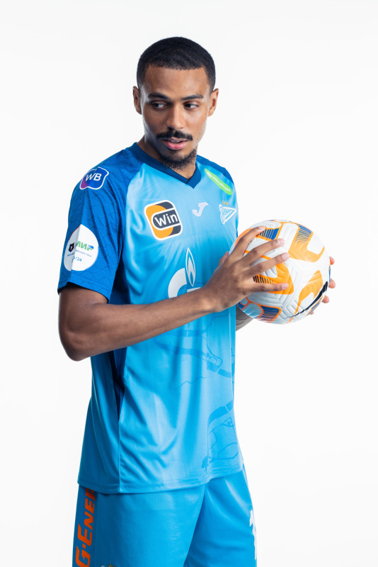 Фотосессия сезона 2023/24: нападающий Вильсон Изидор