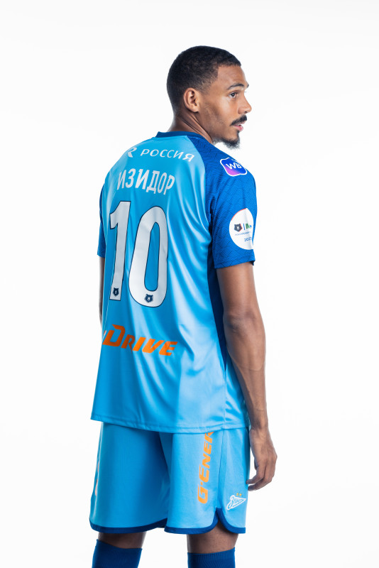 Фотосессия сезона 2023/24: нападающий Вильсон Изидор