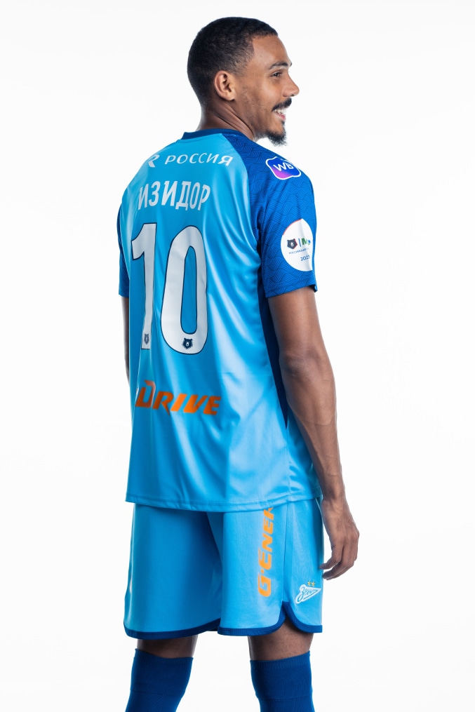 Фотосессия сезона 2023/24: нападающий Вильсон Изидор