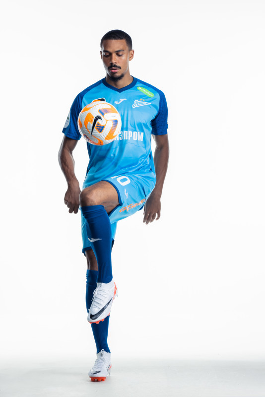 Фотосессия сезона 2023/24: нападающий Вильсон Изидор