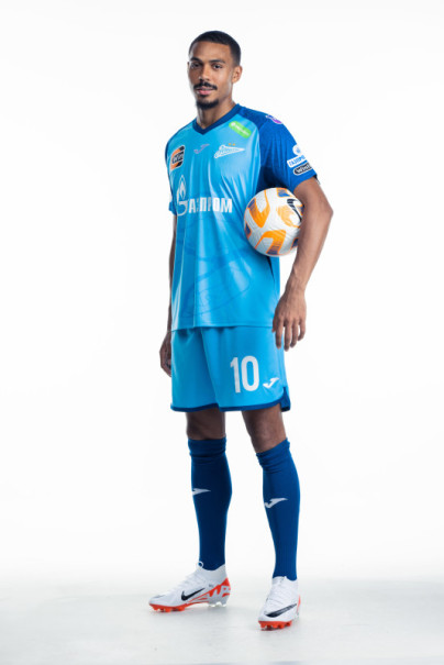 Фотосессия сезона 2023/24: нападающий Вильсон Изидор