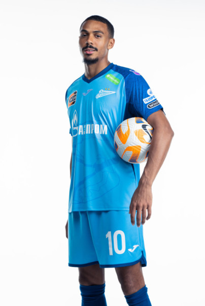 Фотосессия сезона 2023/24: нападающий Вильсон Изидор