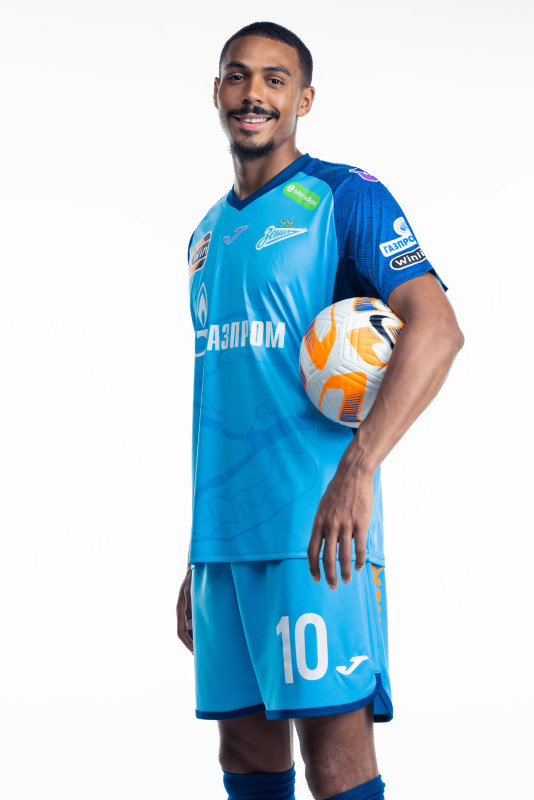 Фотосессия сезона 2023/24: нападающий Вильсон Изидор