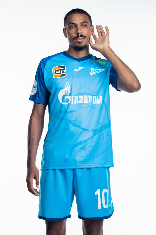 Фотосессия сезона 2023/24: нападающий Вильсон Изидор