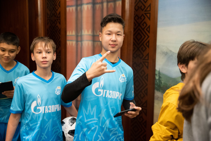 Автограф-сессия для детей из школы «Зенит-Чемпионика» в Алм-Ате