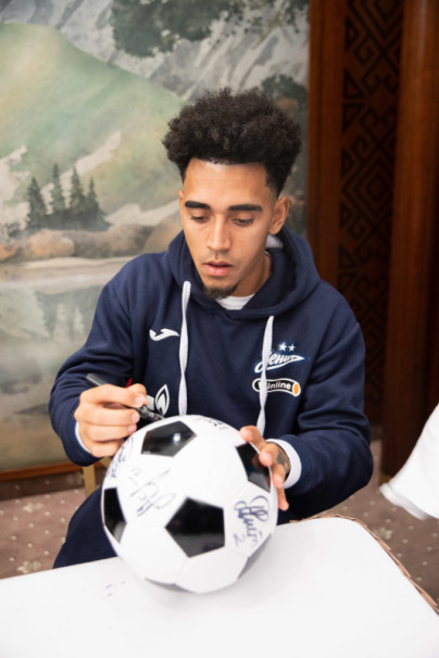 Автограф-сессия для детей из школы «Зенит-Чемпионика» в Алм-Ате