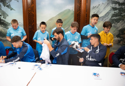 Автограф-сессия для детей из школы «Зенит-Чемпионика» в Алм-Ате