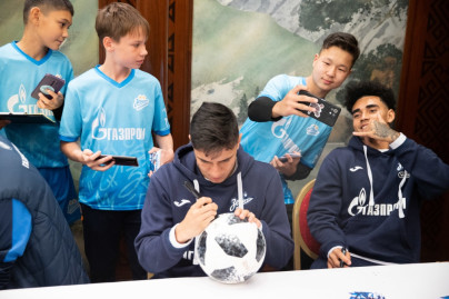 Автограф-сессия для детей из школы «Зенит-Чемпионика» в Алм-Ате