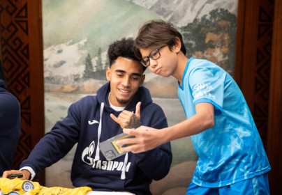 Автограф-сессия для детей из школы «Зенит-Чемпионика» в Алм-Ате