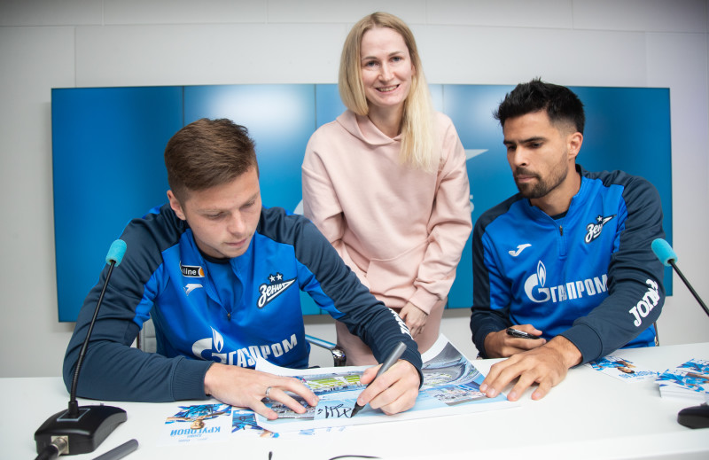 Автограф-сессия футболистов «Зенита» для сотрудников ООО «Газпром переработка»