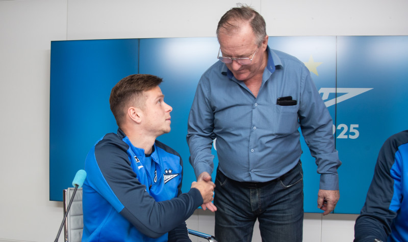 Автограф-сессия футболистов «Зенита» для сотрудников ООО «Газпром переработка»