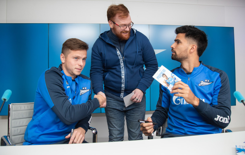 Автограф-сессия футболистов «Зенита» для сотрудников ООО «Газпром переработка»