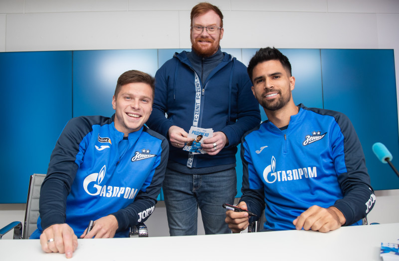 Автограф-сессия футболистов «Зенита» для сотрудников ООО «Газпром переработка»