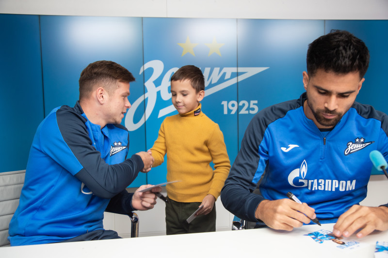 Автограф-сессия футболистов «Зенита» для сотрудников ООО «Газпром переработка»