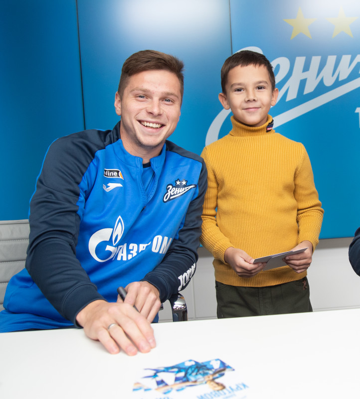 Автограф-сессия футболистов «Зенита» для сотрудников ООО «Газпром переработка»