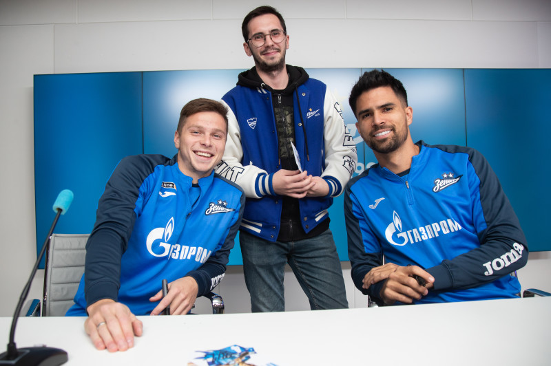 Автограф-сессия футболистов «Зенита» для сотрудников ООО «Газпром переработка»