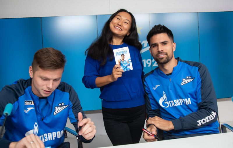 Автограф-сессия футболистов «Зенита» для сотрудников ООО «Газпром переработка»
