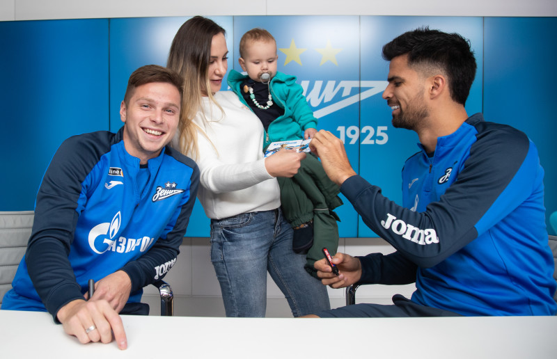 Автограф-сессия футболистов «Зенита» для сотрудников ООО «Газпром переработка»