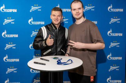 Автограф-сессия с Олегом Шатовым для победителей «Зенит — спортпрогноз»