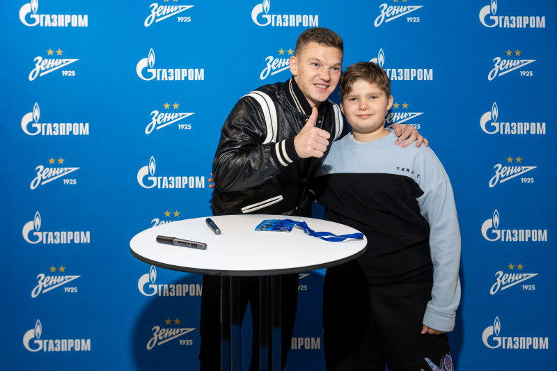 Автограф-сессия с Олегом Шатовым для победителей «Зенит — спортпрогноз»