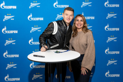 Автограф-сессия с Олегом Шатовым для победителей «Зенит — спортпрогноз»