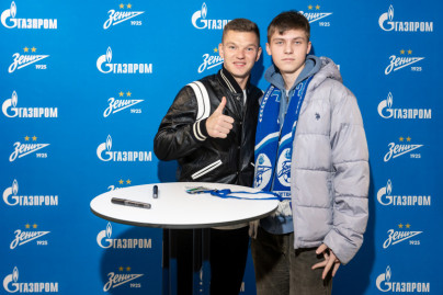 Автограф-сессия с Олегом Шатовым для победителей «Зенит — спортпрогноз»