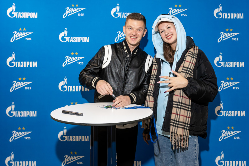 Автограф-сессия с Олегом Шатовым для победителей «Зенит — спортпрогноз»