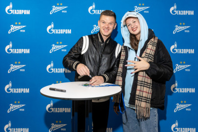 Автограф-сессия с Олегом Шатовым для победителей «Зенит — спортпрогноз»