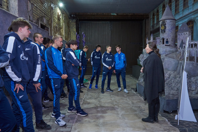 Воспитанники «Газпром»-Академии на экскурсии по киностудии «Ленфильм»