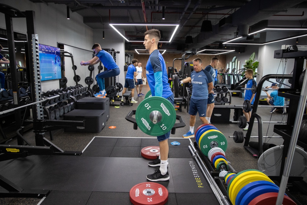 Зимние «Газпром» — тренировочные сборы в Абу-Даби. 18 января, утренняя тренировка