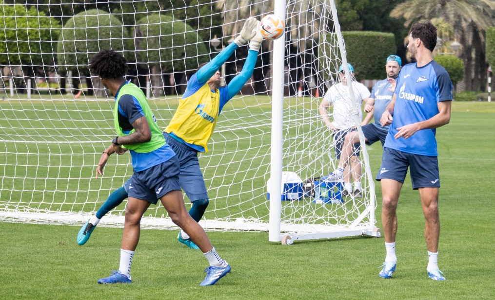 Зимние «Газпром» — тренировочные сборы в Абу-Даби. 18 января, утренняя тренировка