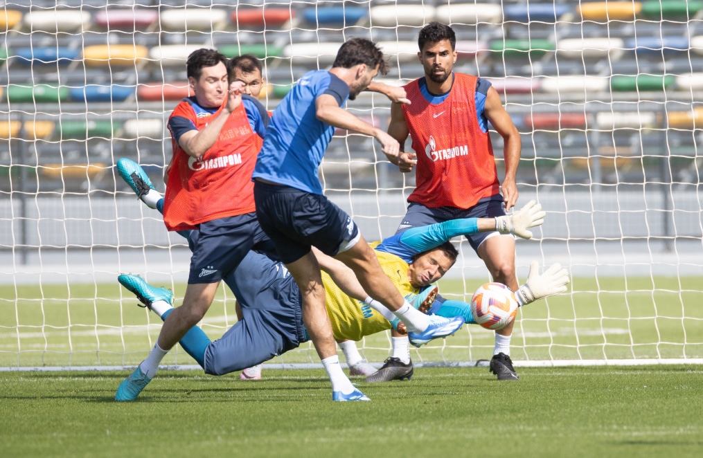 Зимние «Газпром» — тренировочные сборы в Абу-Даби. 19 января, утренняя тренировка