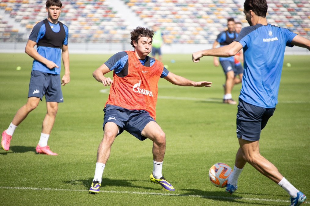 Зимние «Газпром» — тренировочные сборы в Абу-Даби. 19 января, утренняя тренировка