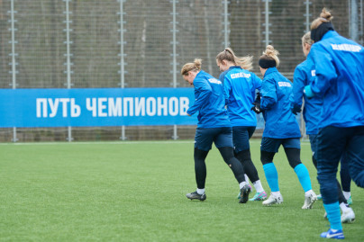 Тренировка женской команды перед матчем с «Локомотивом»