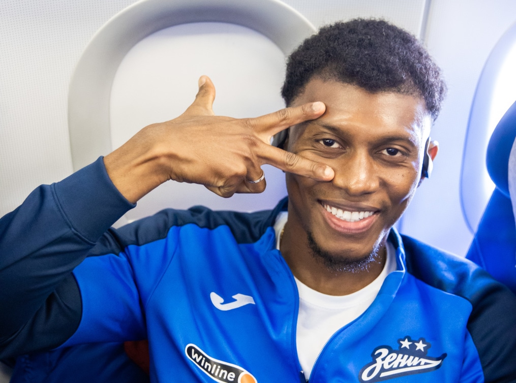 Команда «Зенит» перед вылетом на матч с «Динамо»