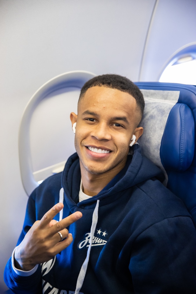 Команда «Зенит» перед вылетом на матч с «Динамо»