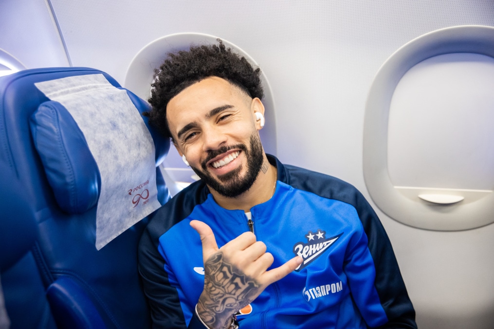 Команда «Зенит» перед вылетом на матч с «Динамо»