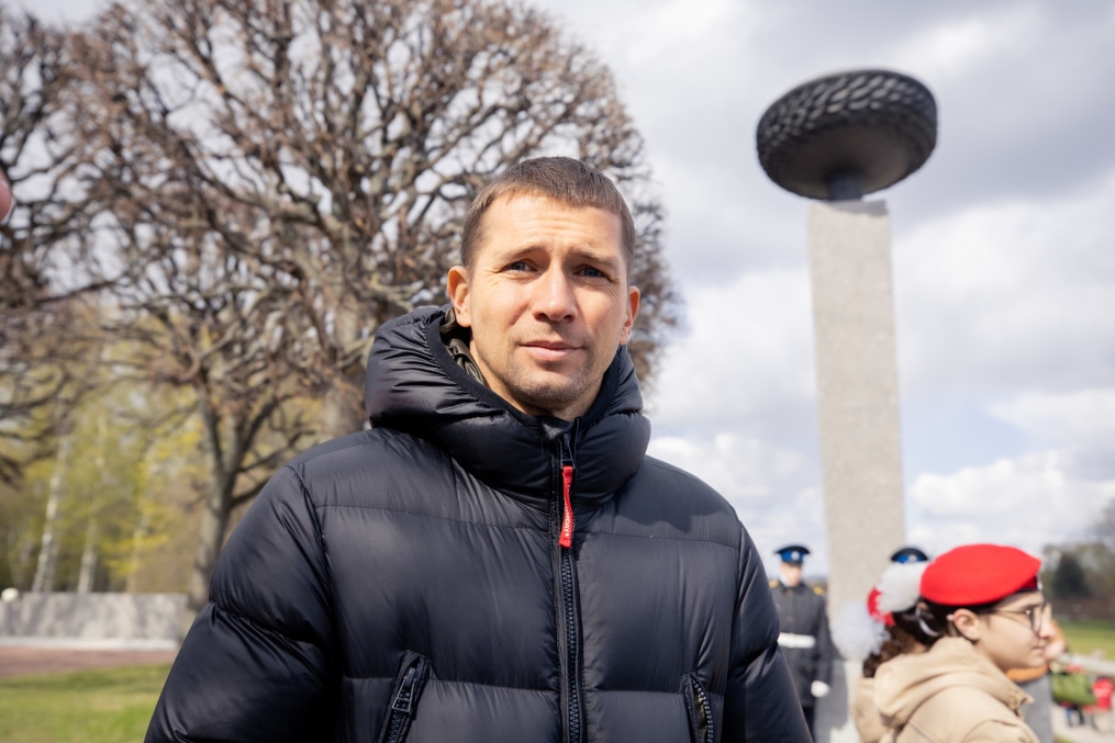 Команды «Зенита» возложили цветы к монументу «Мать-Родина» на Пискаревском мемориале