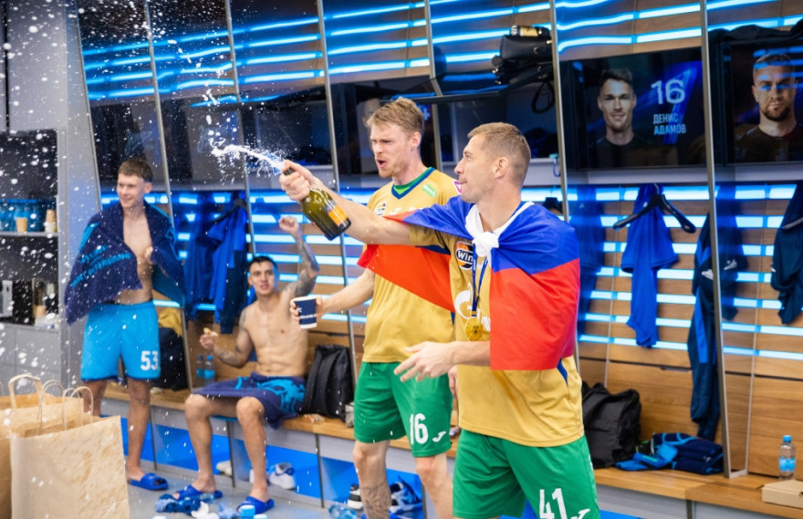 «Зенит» празднует Чемпионство в раздевалке после матча с «Ростовом»