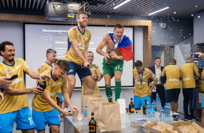«Зенит» празднует Чемпионство в раздевалке после матча с «Ростовом»
