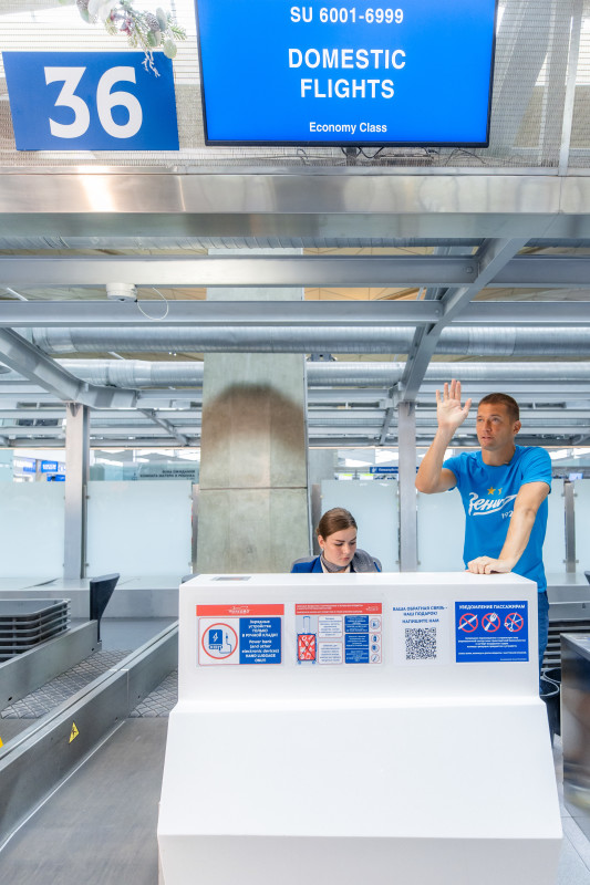 Автограф-сессия Михаила Кержакова, приуроченная к празднованию 90-летия авиакомпании «Россия»