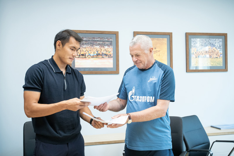 «Зенит» продлил контракт с Нуралы Алипом
