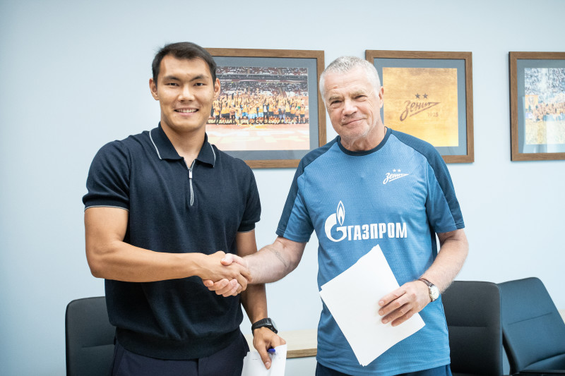 «Зенит» продлил контракт с Нуралы Алипом
