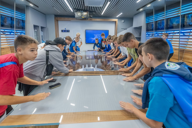 Экскурсия команды «Авангард»-2011 (Курск) на «Газпром Арену»