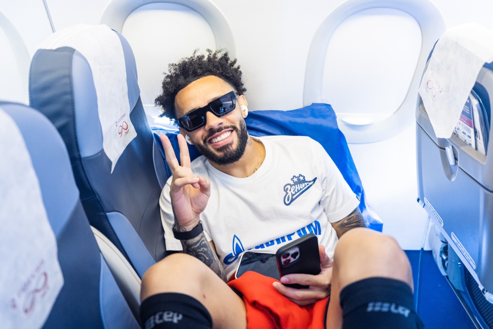 Вылет команды «Зенит» на матч с «Акроном» в Самару