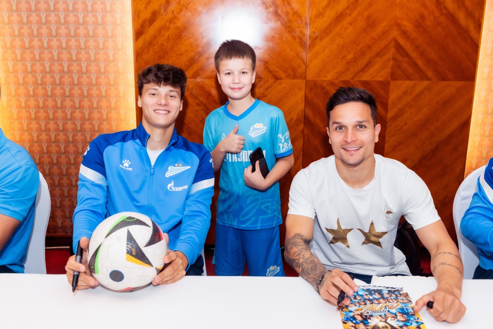 Автограф-сессия для воспитанников школы «Зенит-Чемпионика» в Алма-Ате