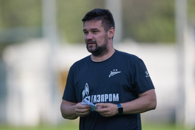 Тренировка женской команды в Удельном парке